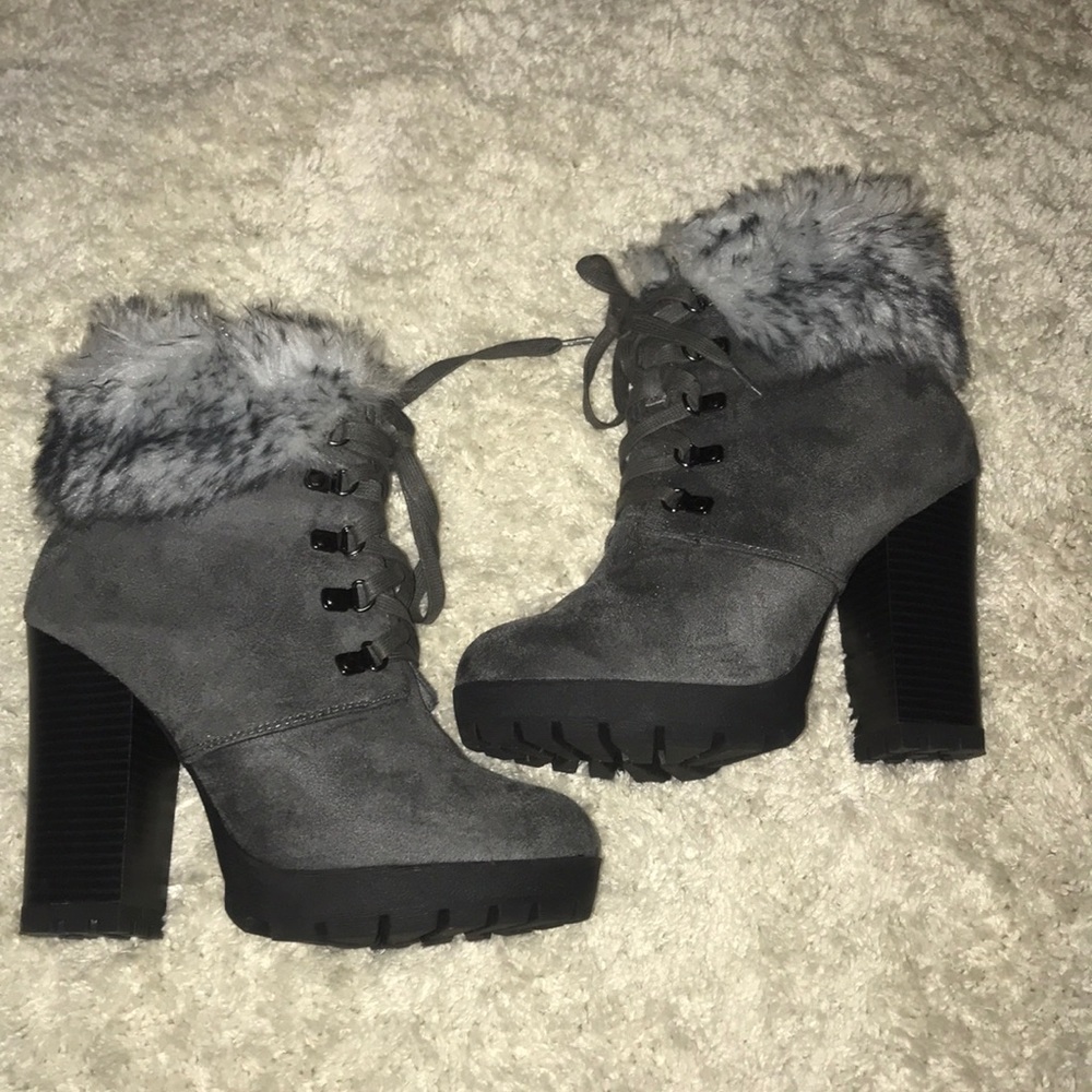 New : faux fur heeled booties